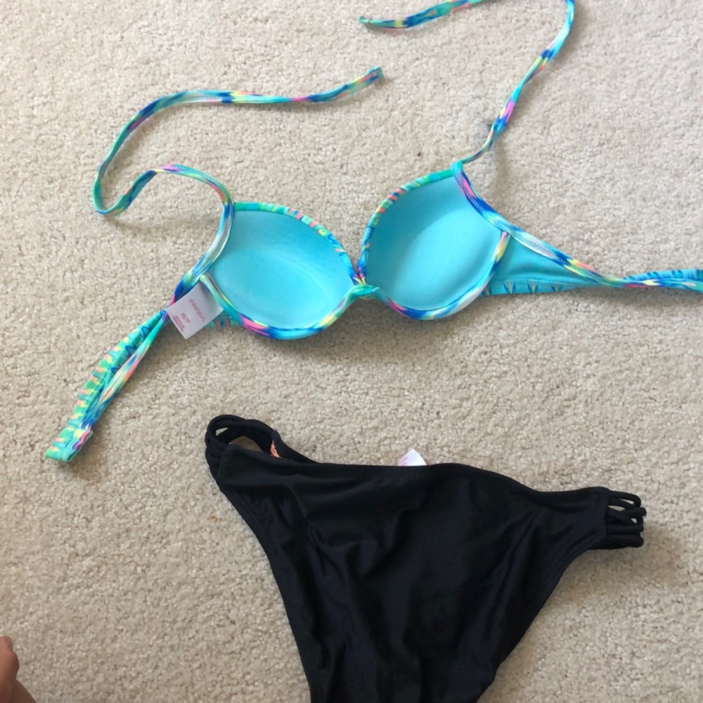 Bikini Set - Picture 4 of 4